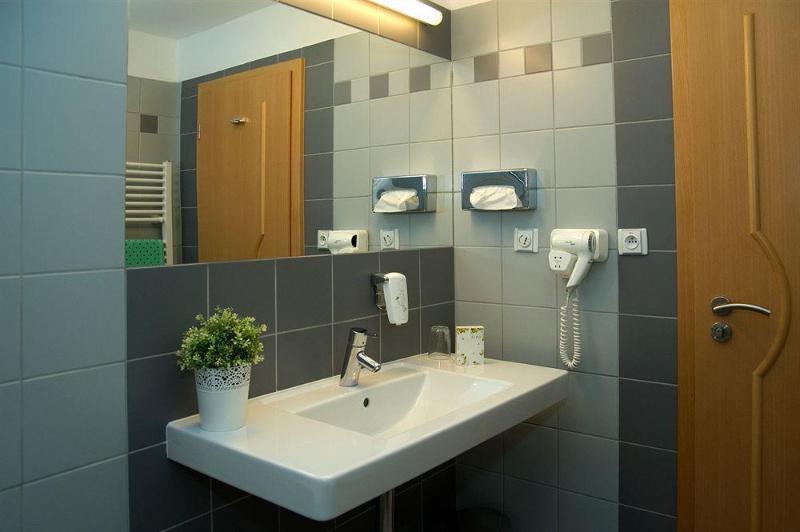 Business Hotel Alley ออลอโมตซ์ ภายนอก รูปภาพ