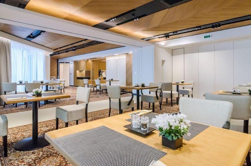 Business Hotel Alley ออลอโมตซ์ ภายนอก รูปภาพ